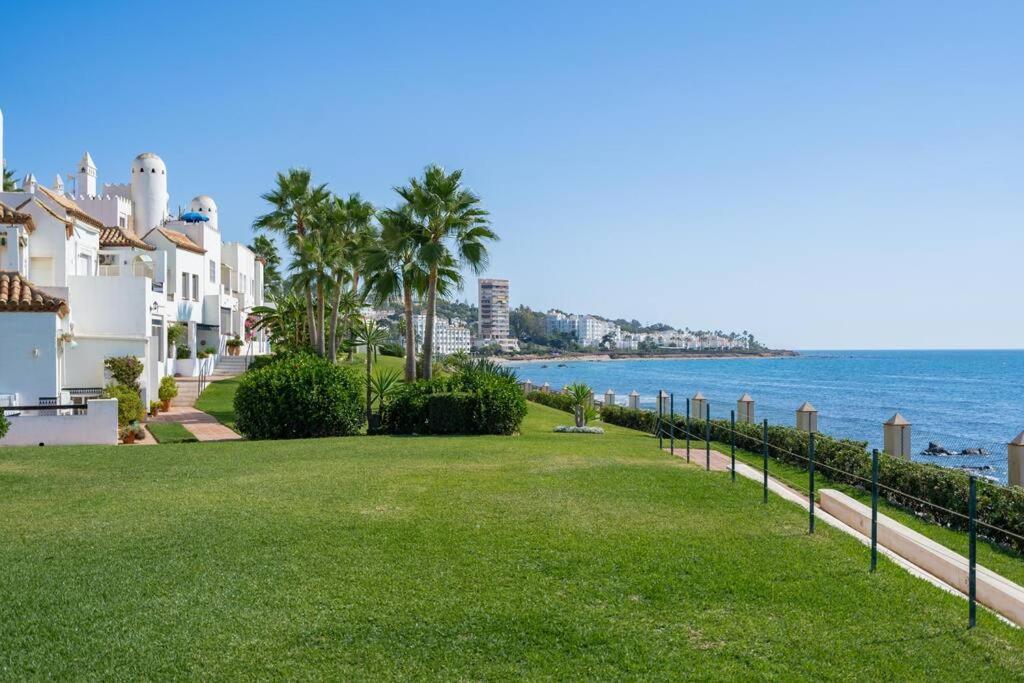 Cosy Apartment With Direct Access To The Sea Mijas Exteriör bild