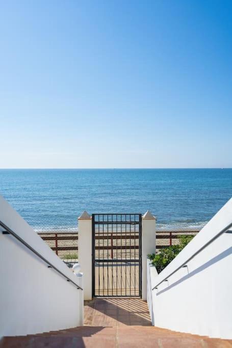 Cosy Apartment With Direct Access To The Sea Mijas Exteriör bild