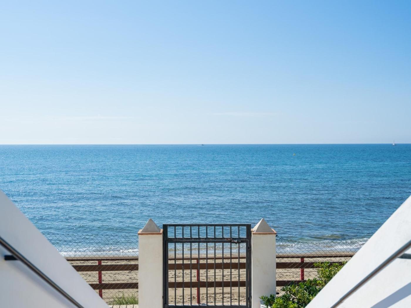 Cosy Apartment With Direct Access To The Sea Mijas Exteriör bild