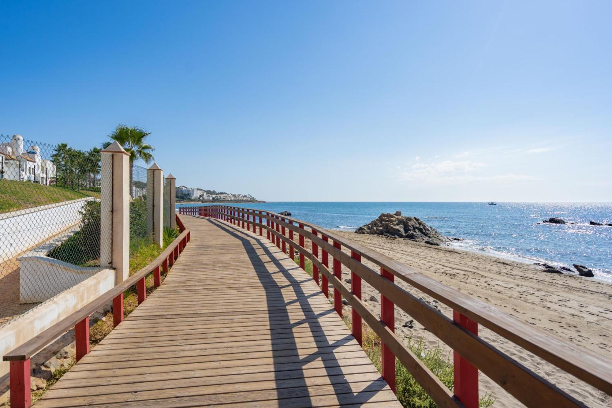 Cosy Apartment With Direct Access To The Sea Mijas Exteriör bild