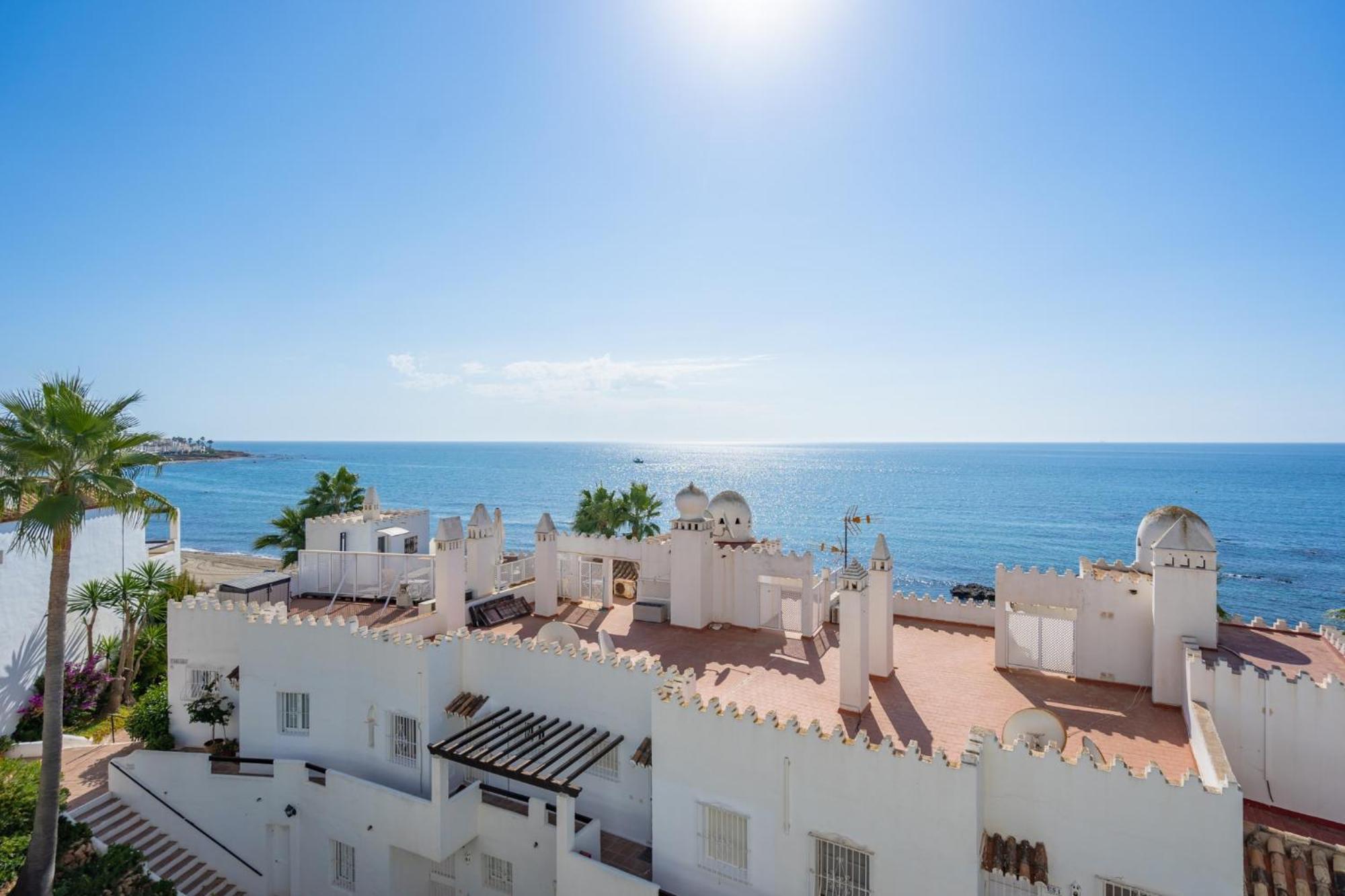 Cosy Apartment With Direct Access To The Sea Mijas Exteriör bild